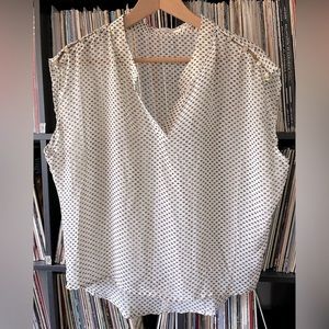 Sleeveless Blouse with small two dot prints